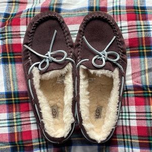 Ugg Australia Dakota Brown Sheepskin Moccasin Slippers Shoe Size 6 boys or girls